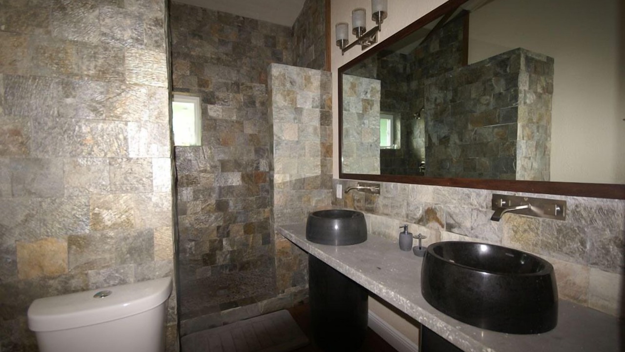 Photo of Bathroom in Staniel Cay