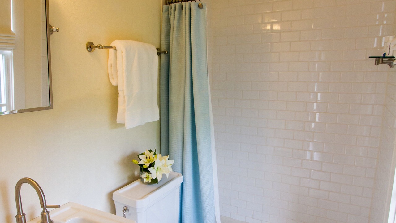 Photo of Bathroom in Old Fort Bay