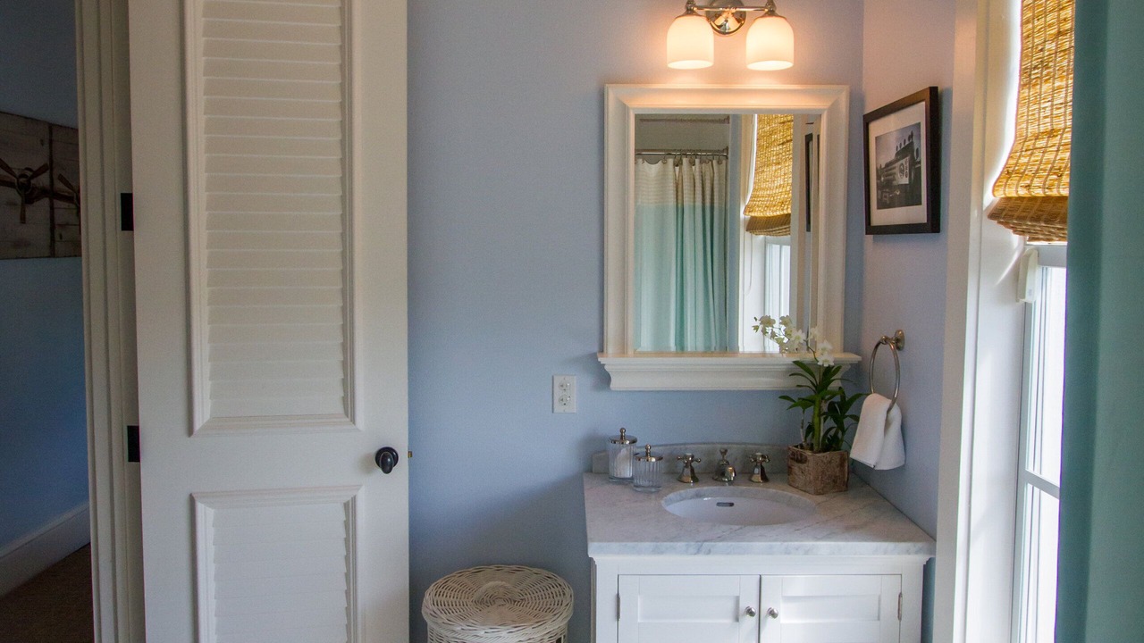 Photo of Bathroom in Old Fort Bay