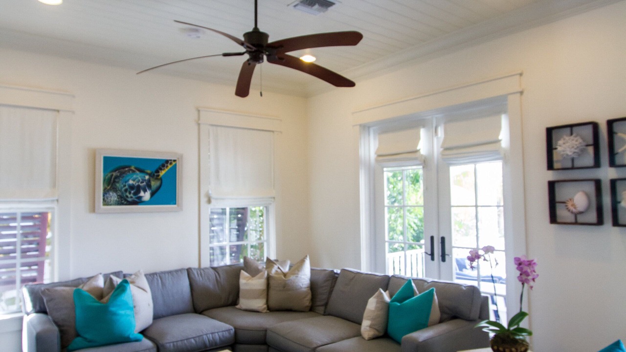 Photo of Livingroom in Old Fort Bay
