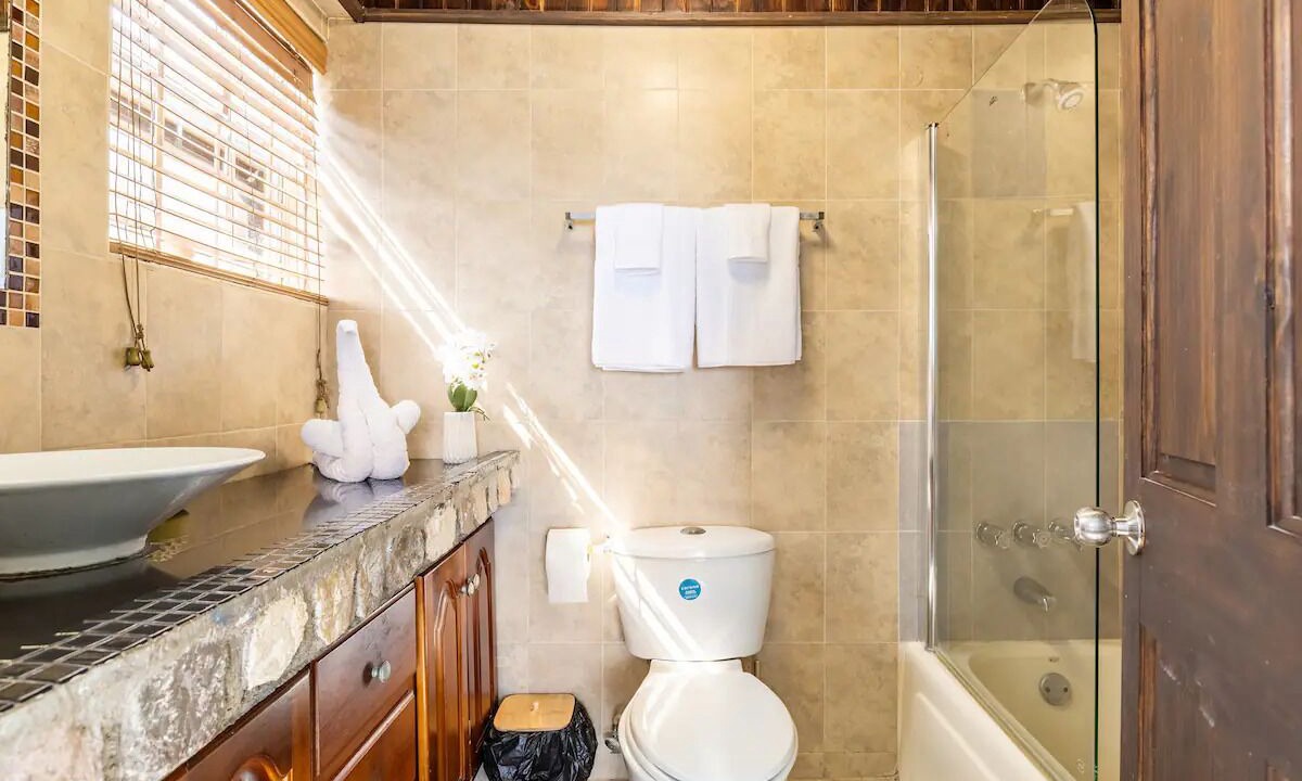 Photo of Bathroom in Tower Isle