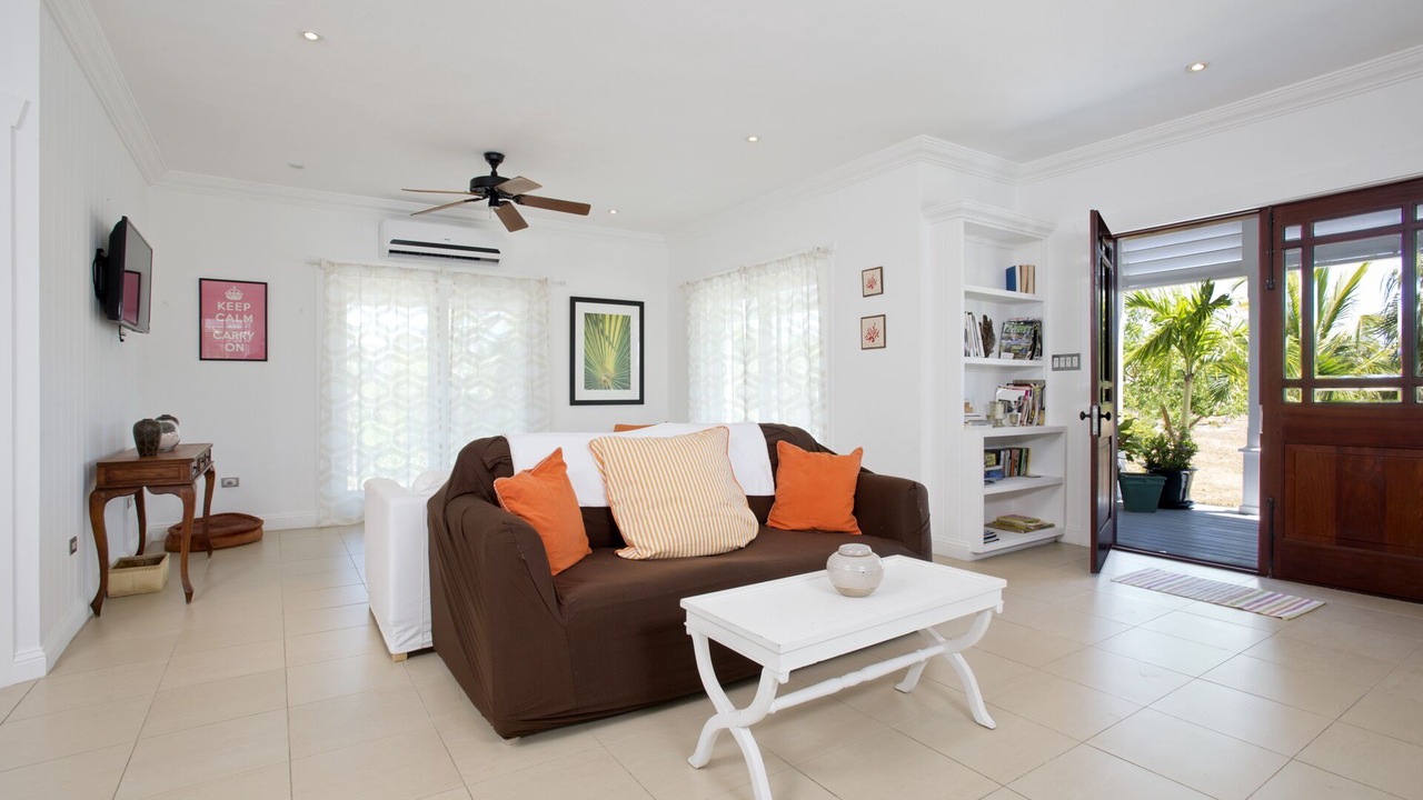 Photo of Livingroom in North Palmetto Point