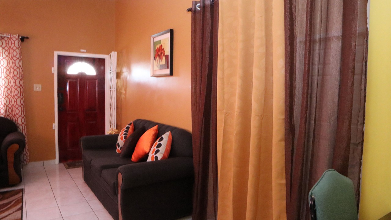 Photo of Livingroom in Spanish Town