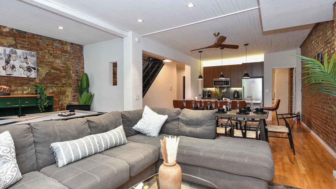Photo of Livingroom in Ukrainian Village