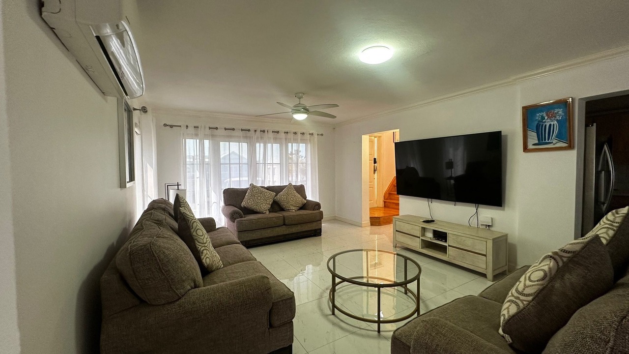 Photo of Livingroom in Orange Bay