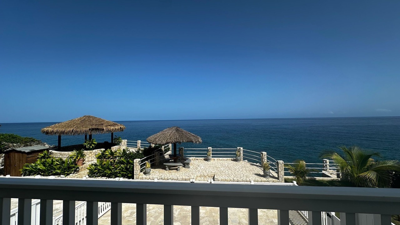 Photo of Patio Balcony in Orange Bay