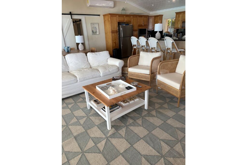 Photo of Livingroom in Spanish Wells