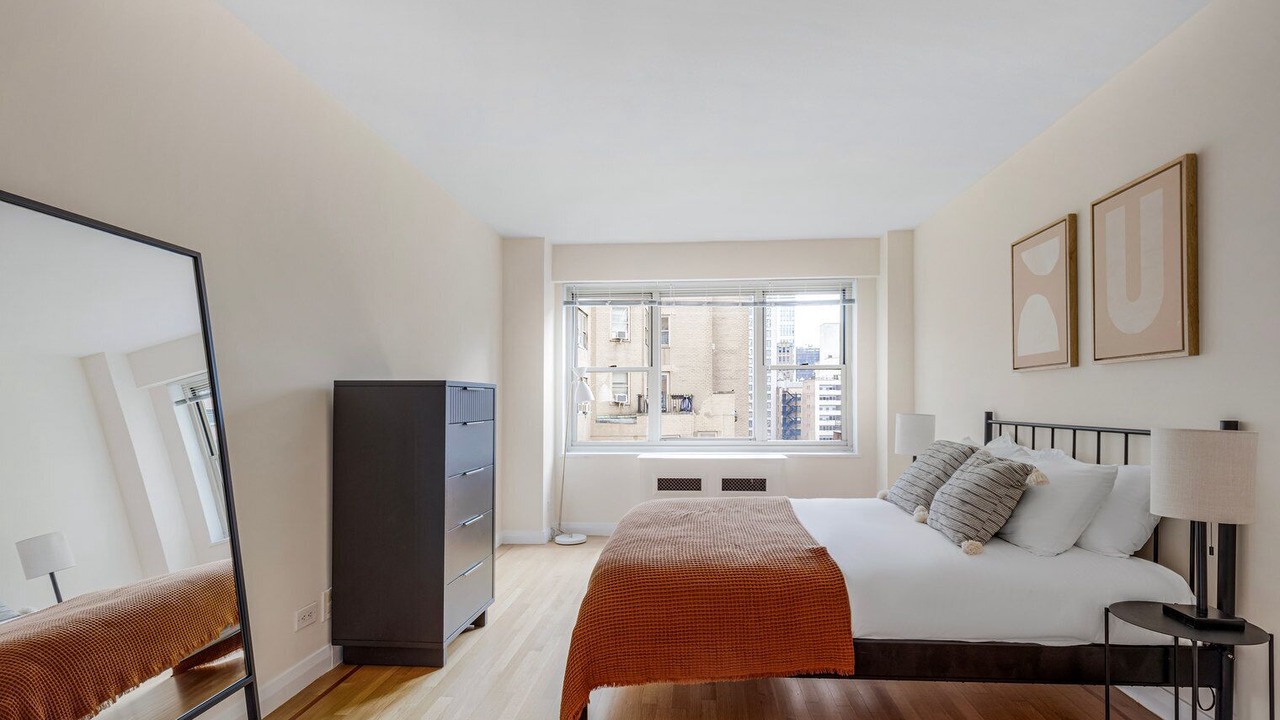 Photo of Bedroom in Midtown