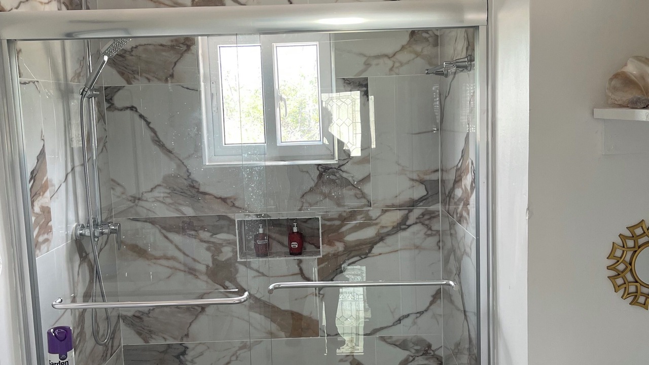 Photo of Bathroom in Tar Bay