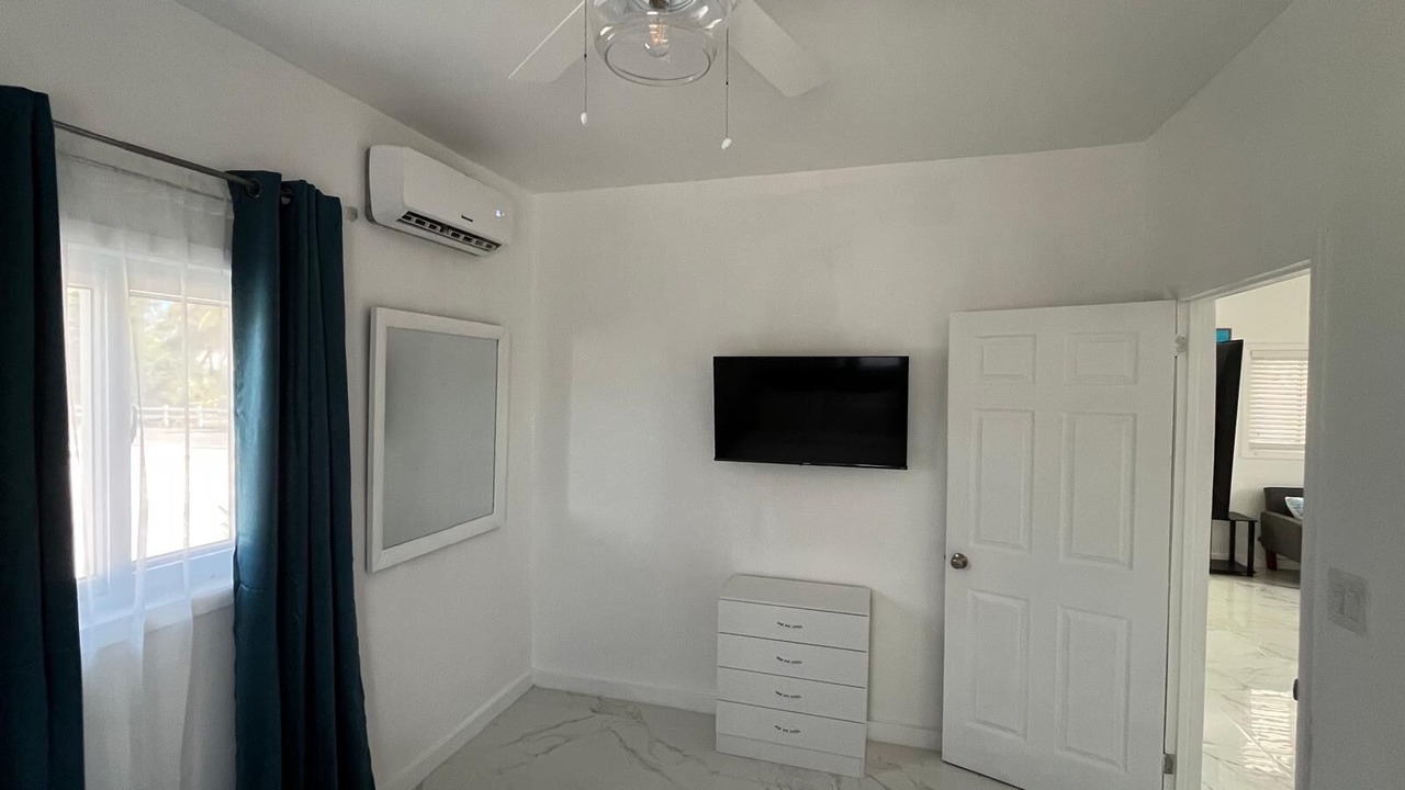 Photo of Bedroom in Tar Bay