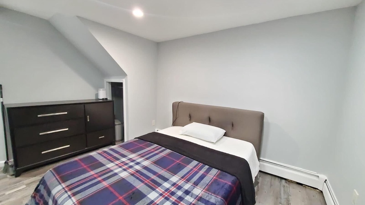 Photo of Bedroom in Pelham Gardens
