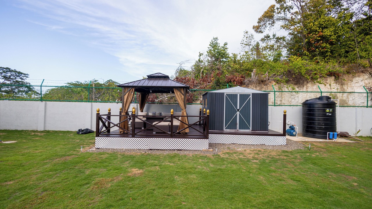 Photo of Patio Balcony in Runaway Bay