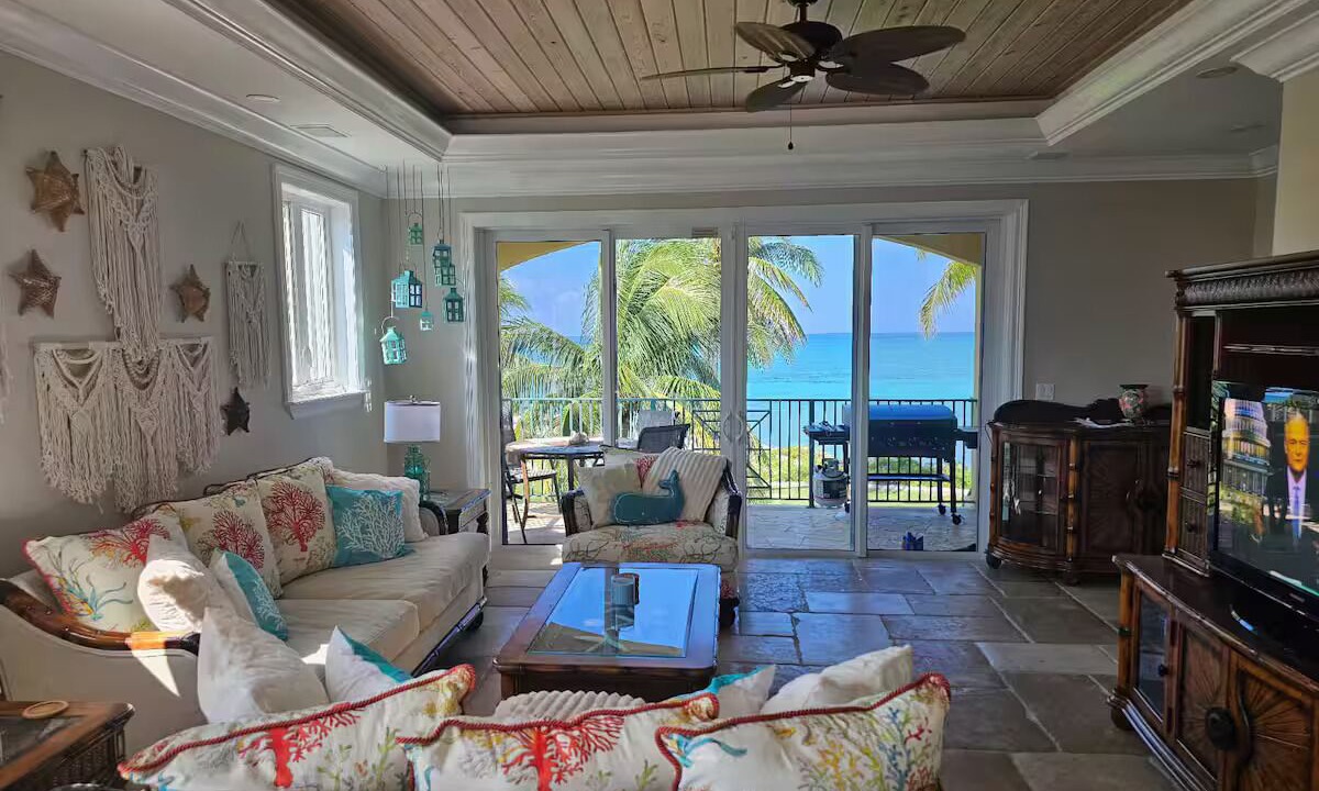 Photo of Livingroom in Bahamas Terrace