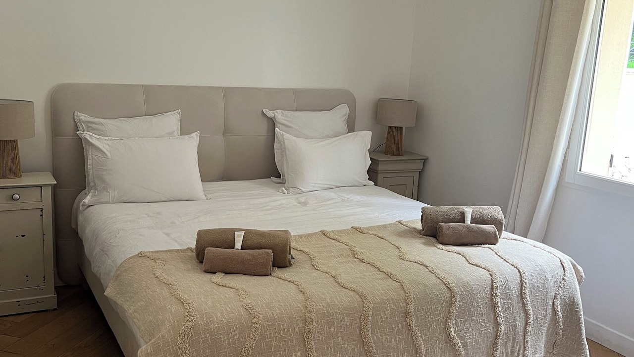 Photo of Bedroom in La Celle-sur-Morin