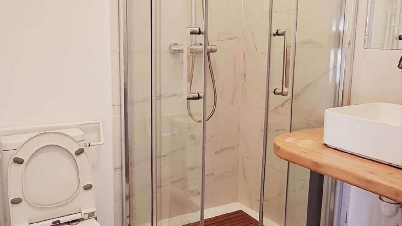 Photo of Bathroom in Le Plessis-Robinson