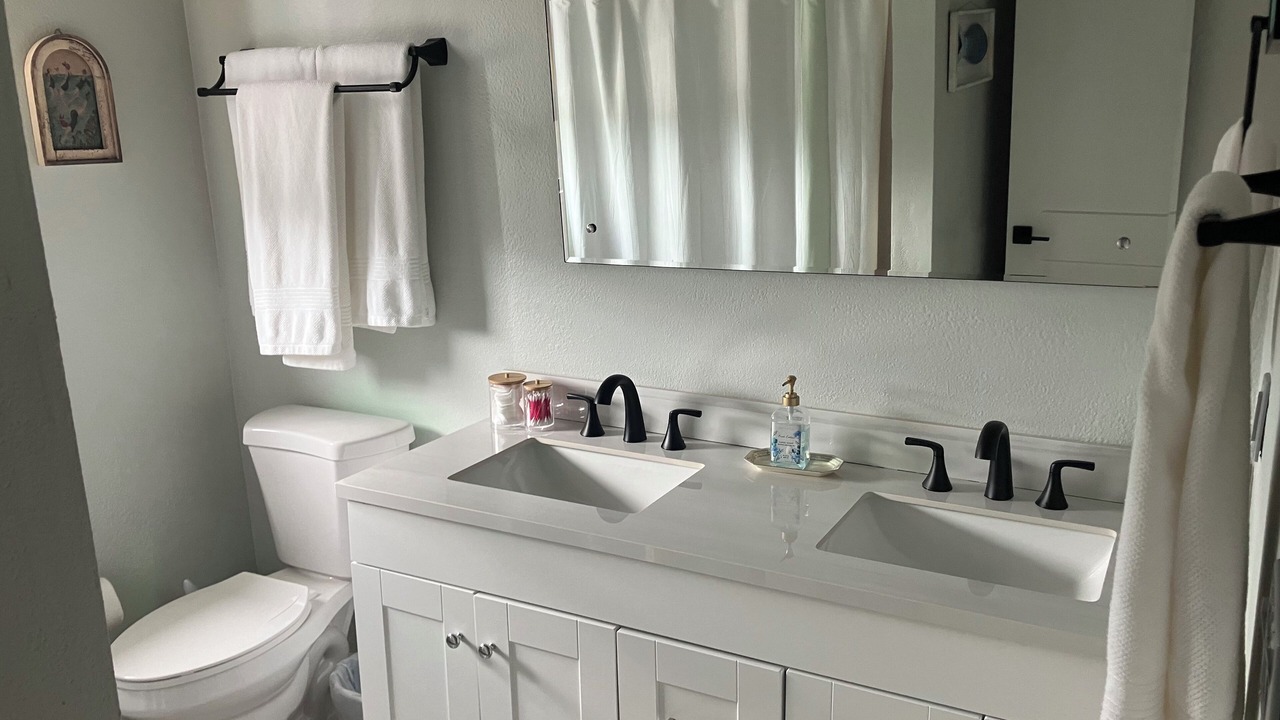 Photo of Bathroom in Green Turtle Cay