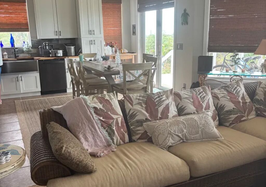 Photo of Livingroom in Green Turtle Cay
