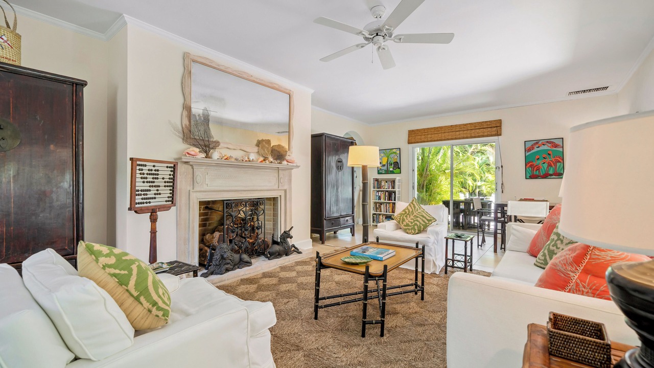 Photo of Livingroom in Lyford Cay