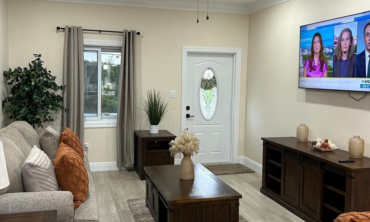 Photo of Livingroom in Farmer's Hill