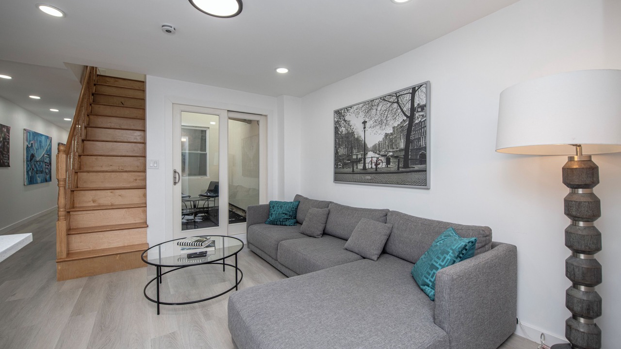 Photo of Livingroom in Sutton Place