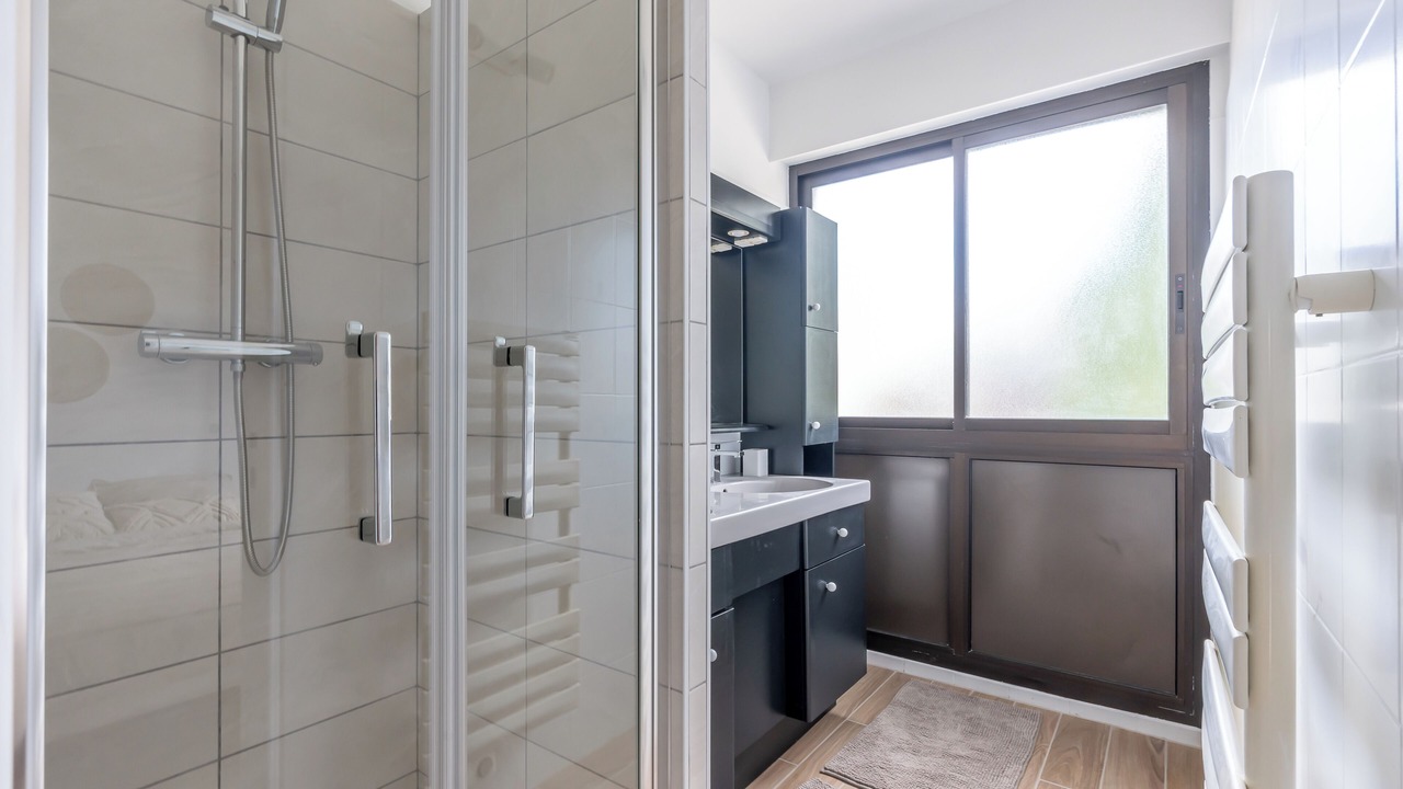 Photo of Bathroom in Le Parc Saint-Maur