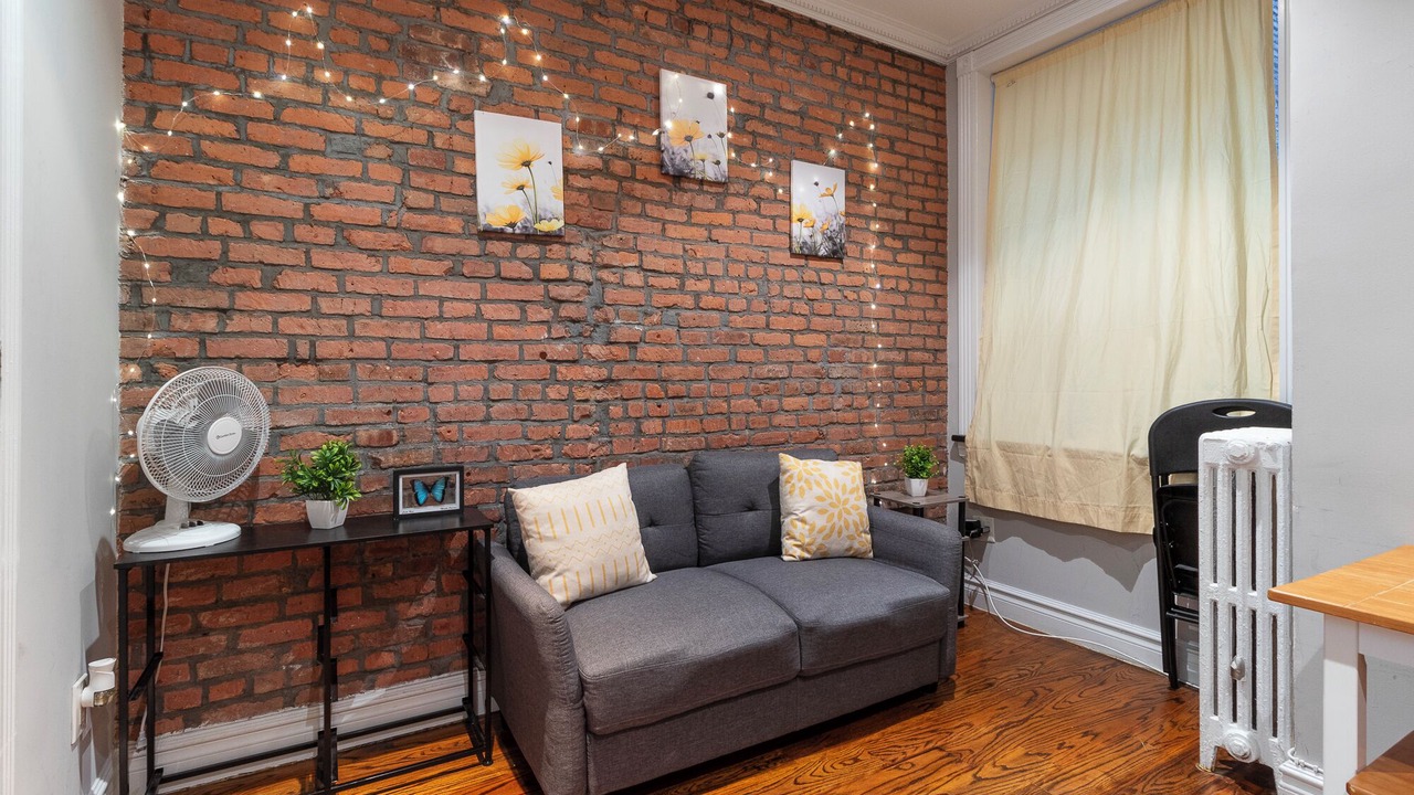 Photo of Livingroom in Tudor City