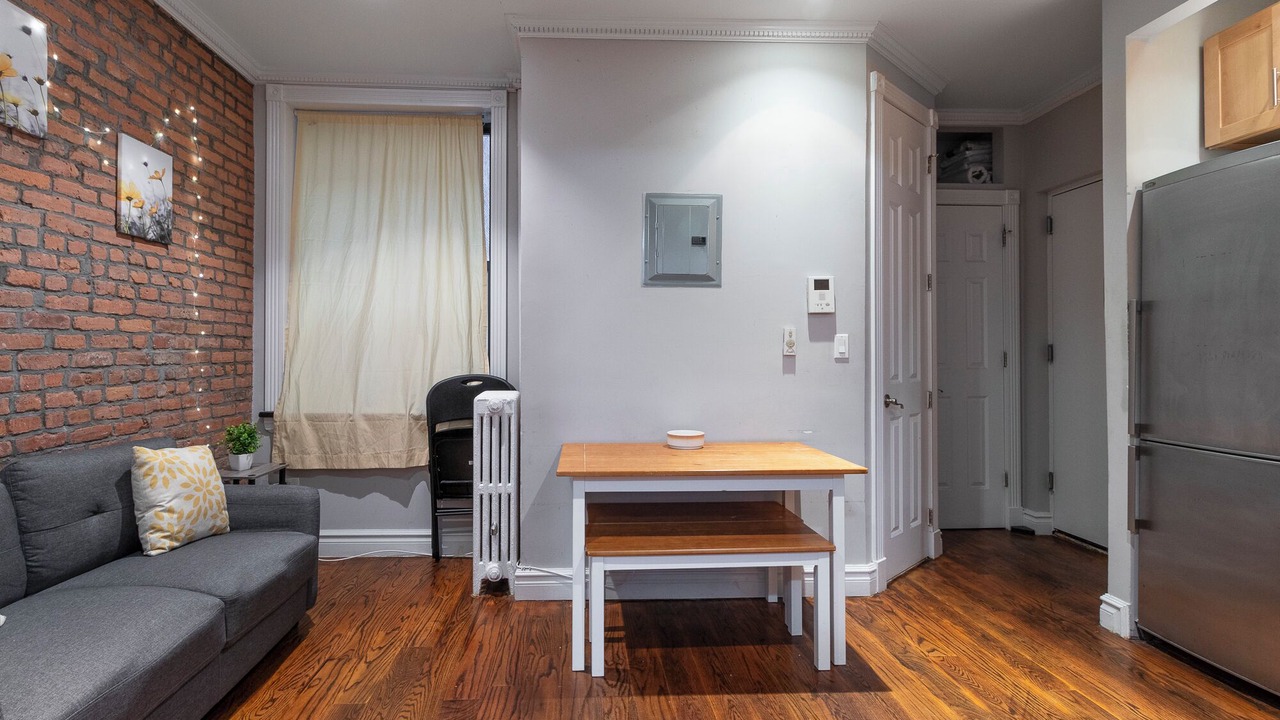 Photo of Livingroom in Tudor City