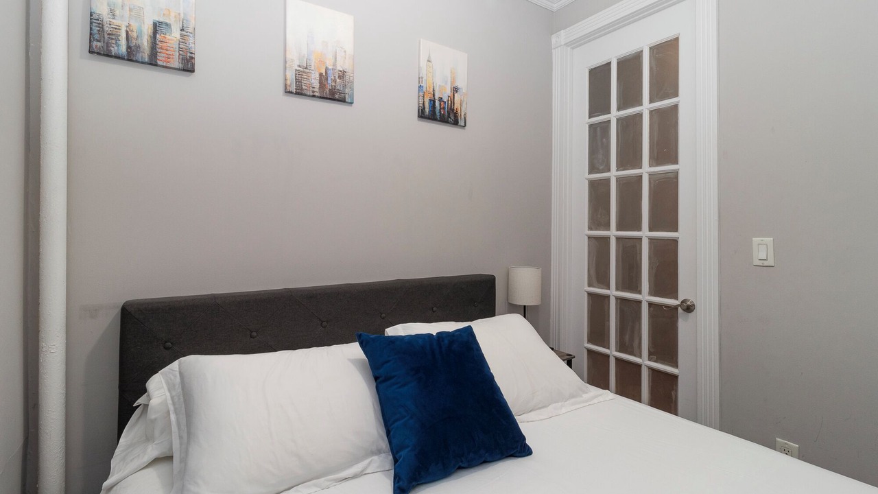 Photo of Bedroom in Tudor City