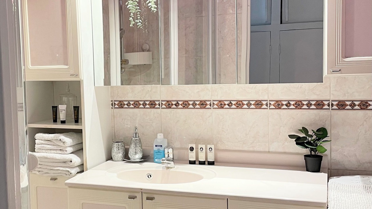 Photo of Bathroom in Cachan
