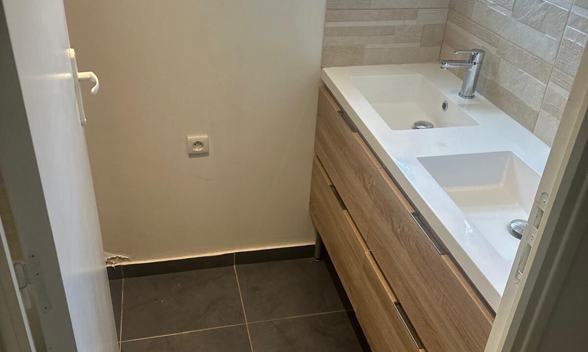 Photo of Bathroom in Villeneuve-Saint-Georges