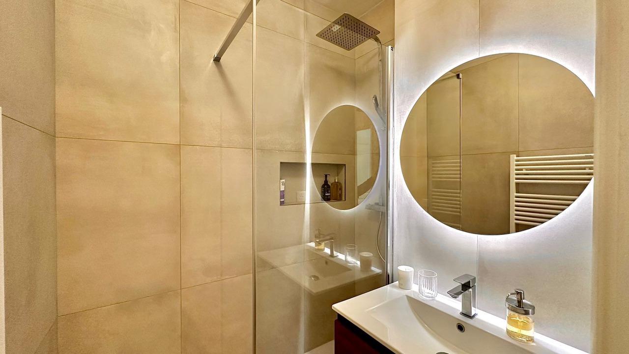 Photo of Bathroom in Le Plessis-Robinson