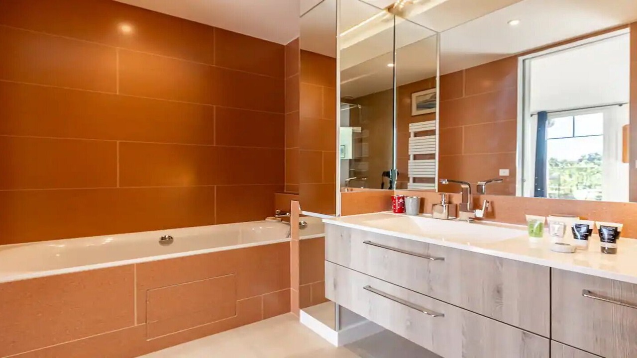 Photo of Bathroom in Quartier du Gros-Caillou