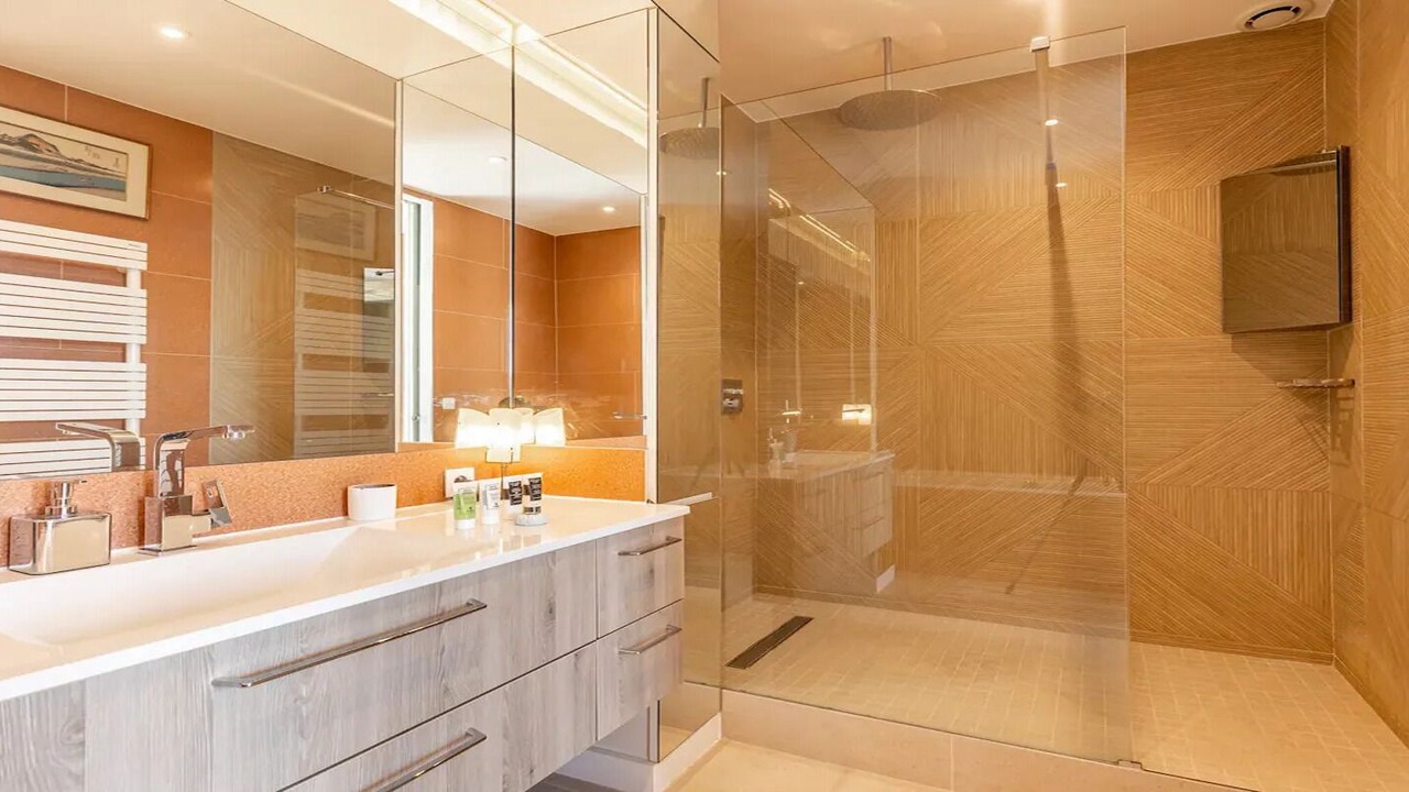 Photo of Bathroom in Quartier du Gros-Caillou
