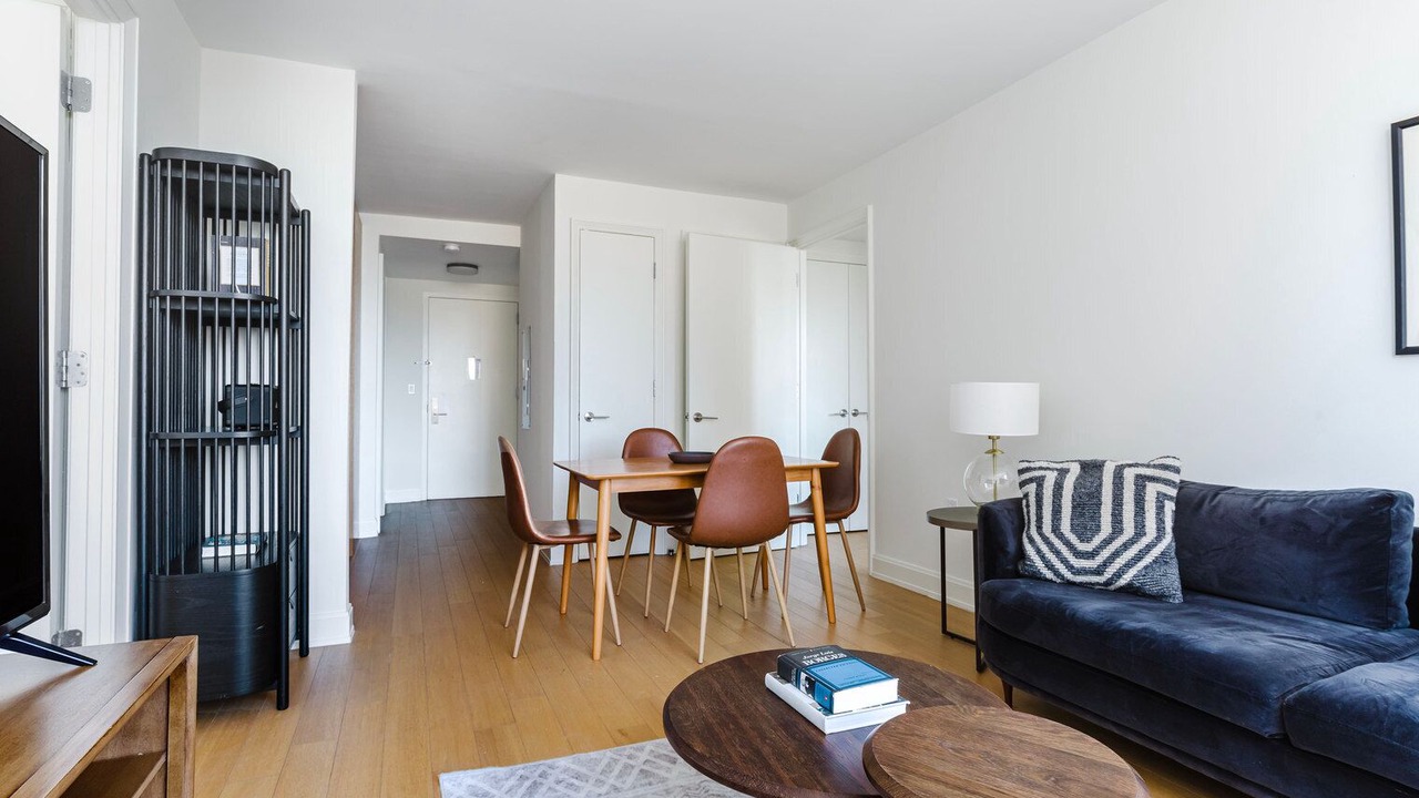 Photo of Livingroom in Sutton Place