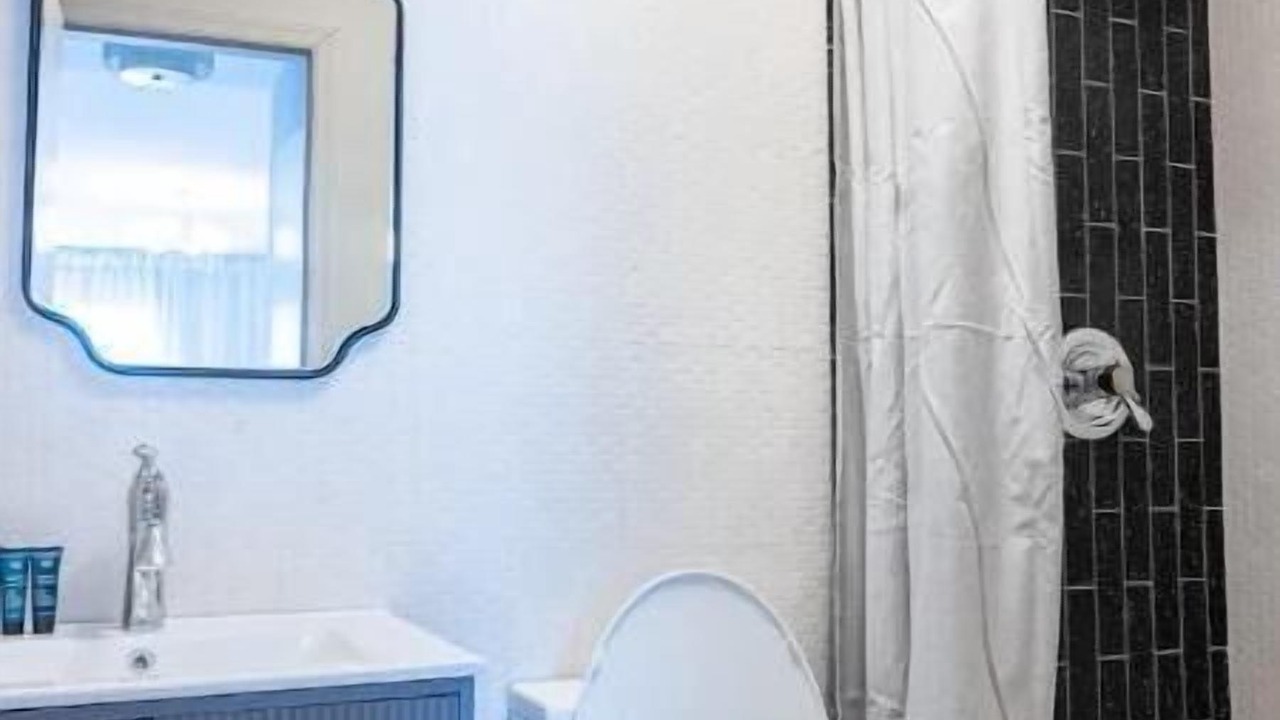Photo of Bathroom in Canarsie
