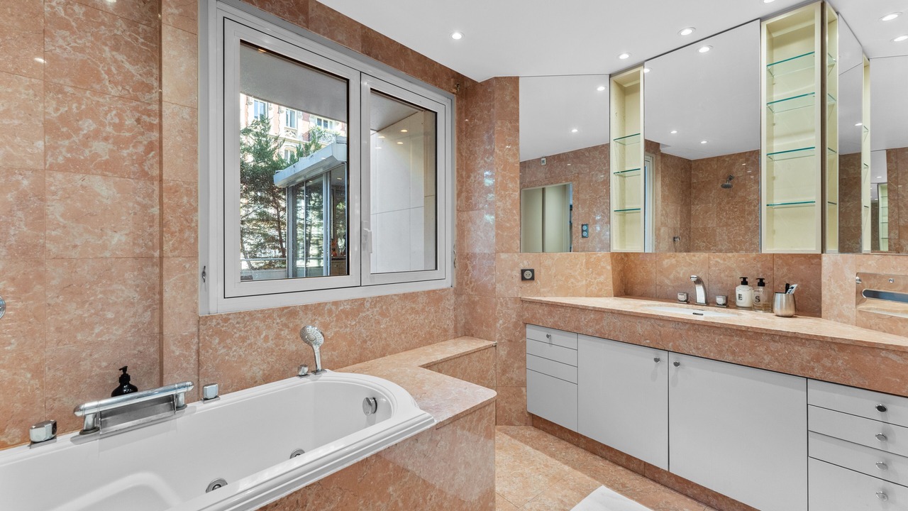 Photo of Bathroom in 16th Arrondissement