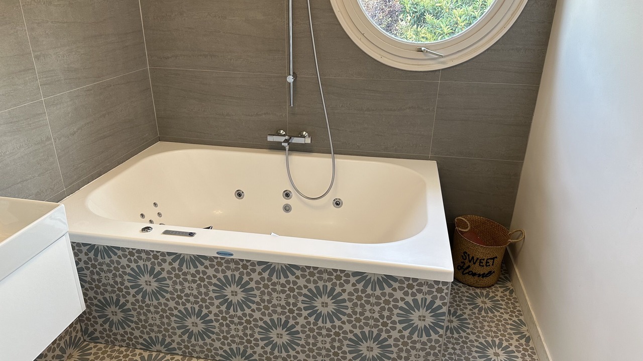 Photo of Bathroom in Le Plessis-Robinson