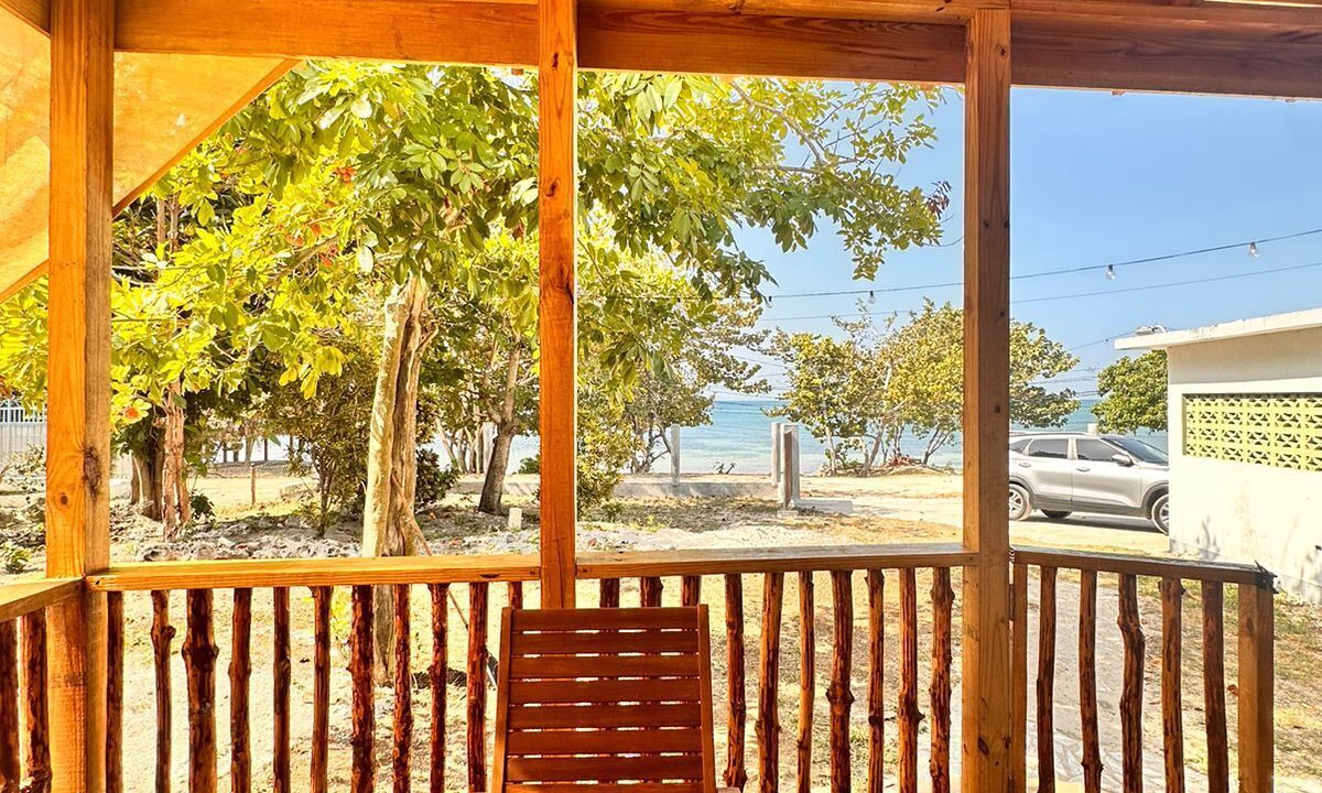 Photo of Patio Balcony in Orange Bay