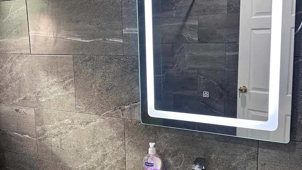 Photo of Bathroom in Pembroke Hall