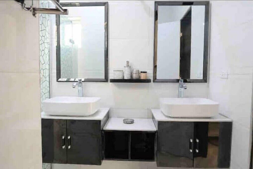 Photo of Bathroom in Molynes Gardens