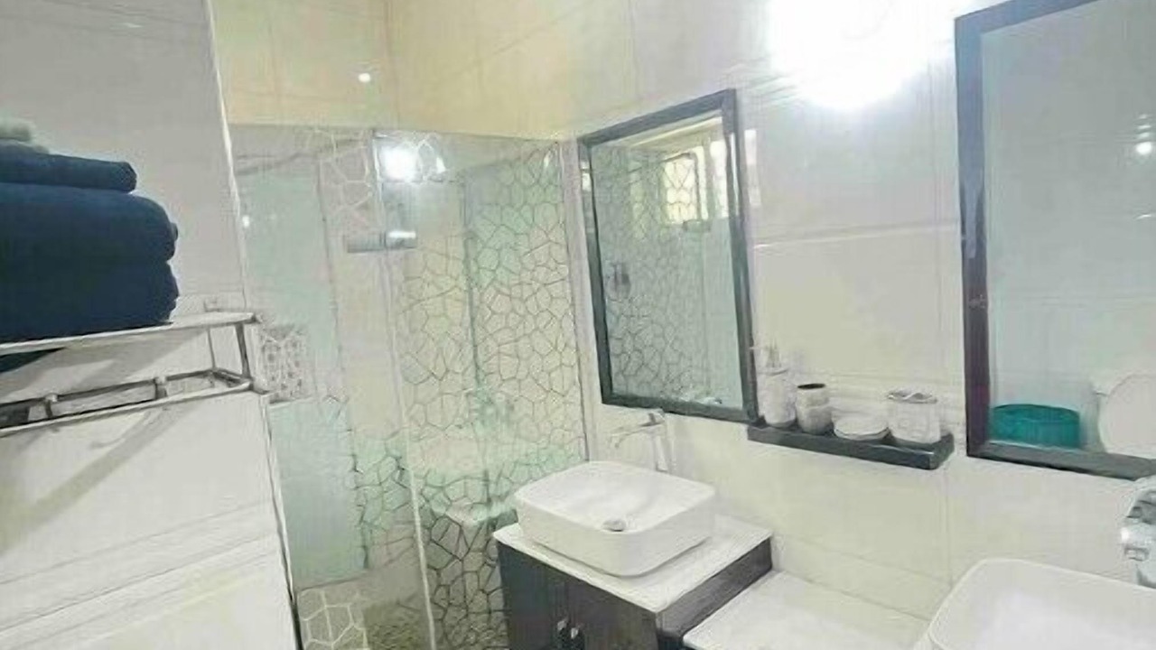 Photo of Bathroom in Molynes Gardens
