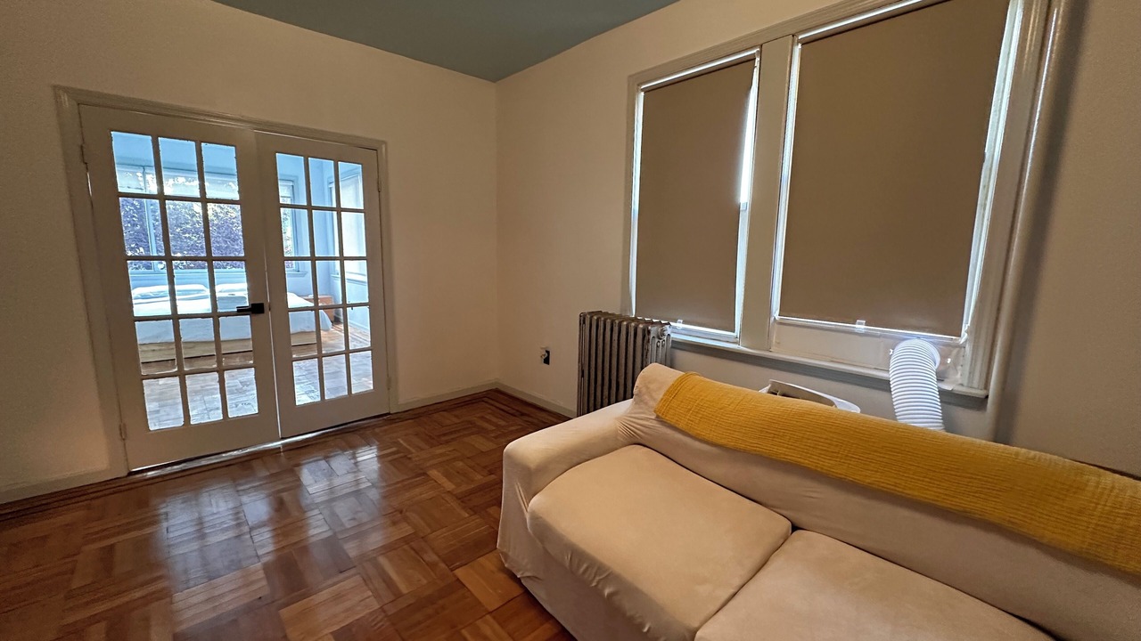 Photo of Livingroom in Far Rockaway