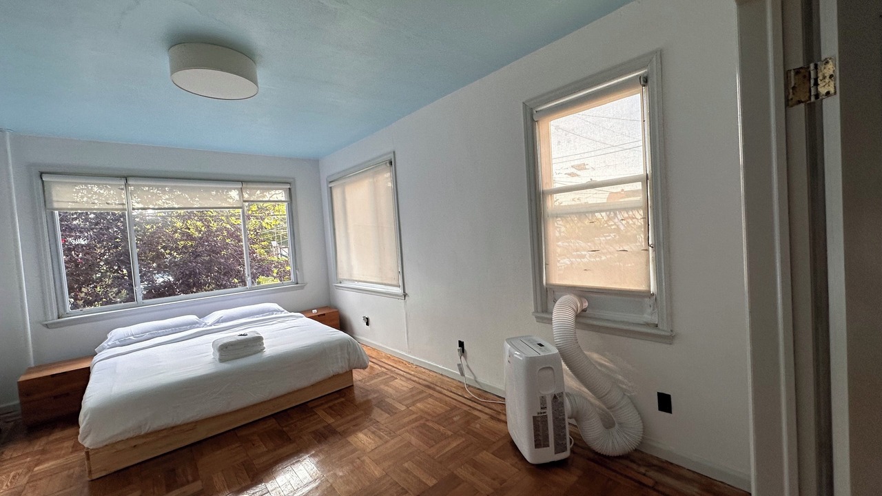 Photo of Bedroom in Far Rockaway