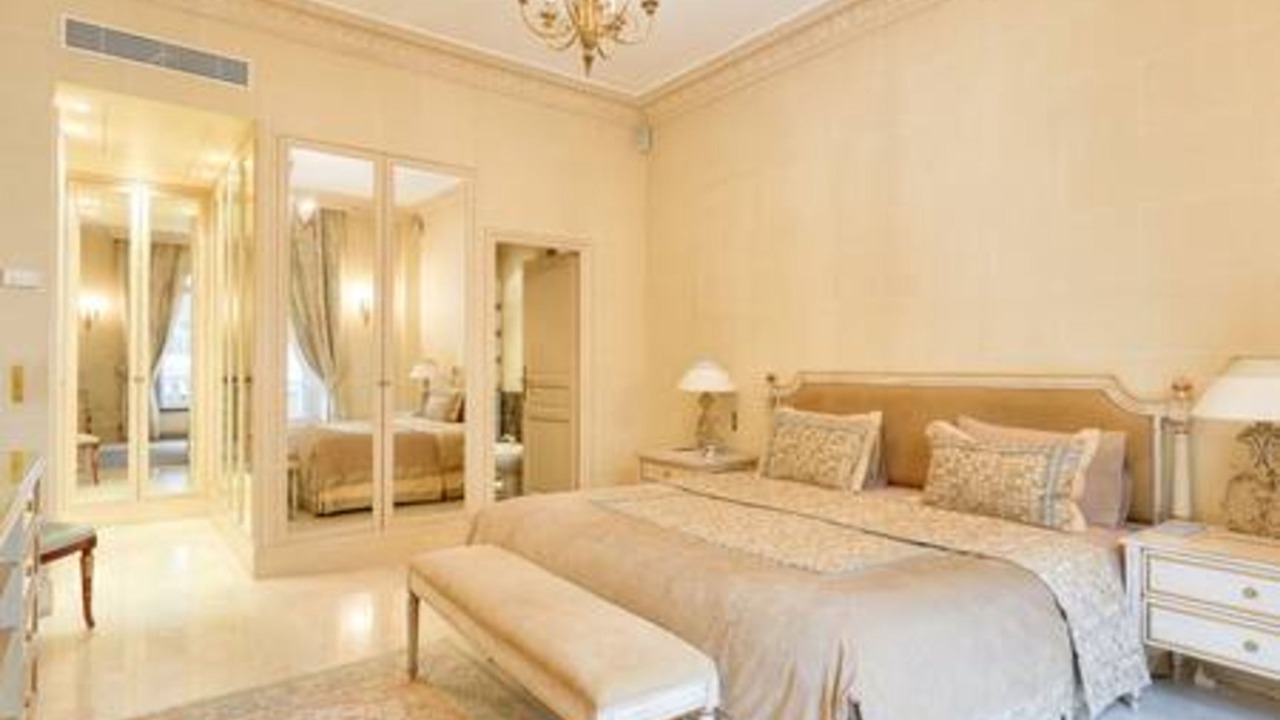 Photo of Bedroom in Champs-Elysees
