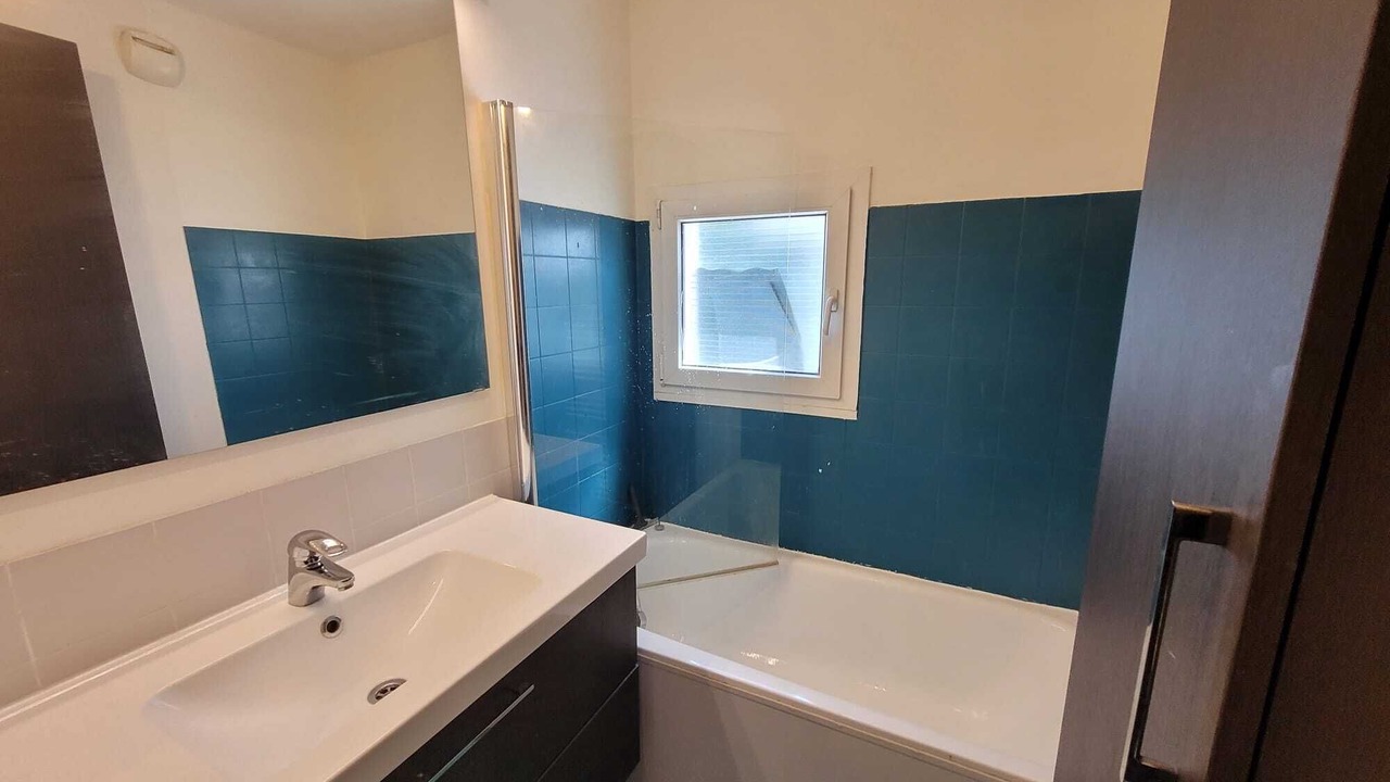 Photo of Bathroom in Le Plessis-Robinson