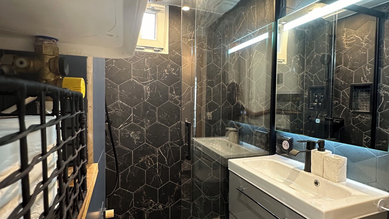 Photo of Bathroom in Quartier de la Goutte-d'Or