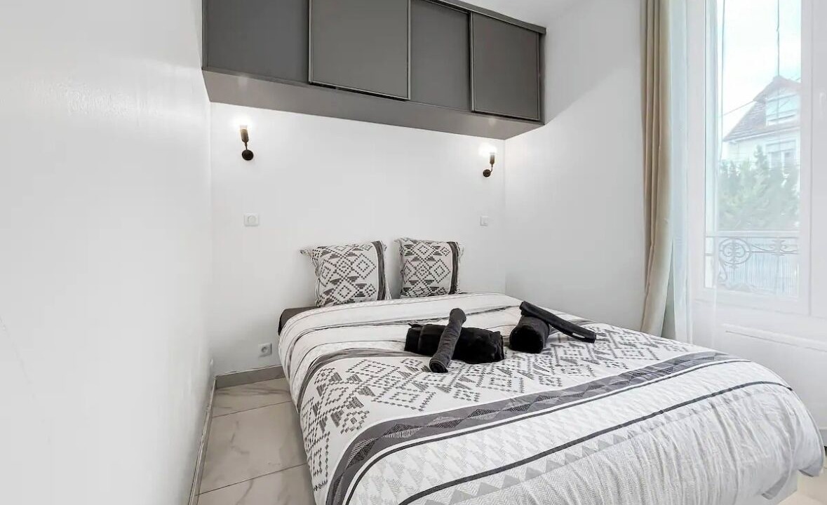 Photo of Bedroom in Villeneuve-Saint-Georges