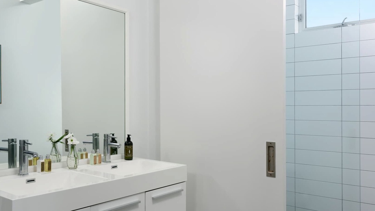 Photo of Bathroom in Leeward Settlement