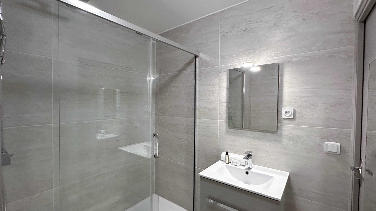 Photo of Bathroom in Saint-Lambert