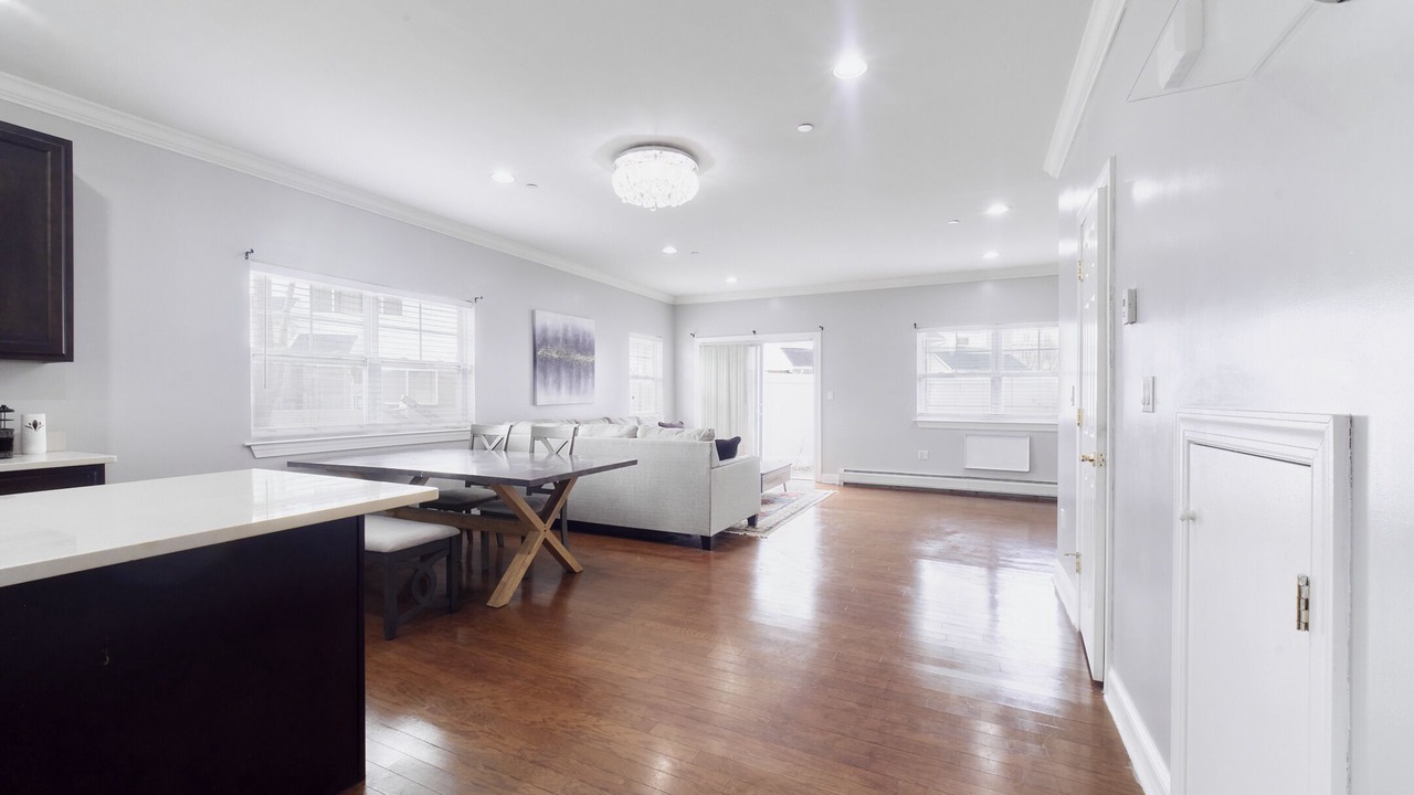 Photo of Livingroom in Clason Point